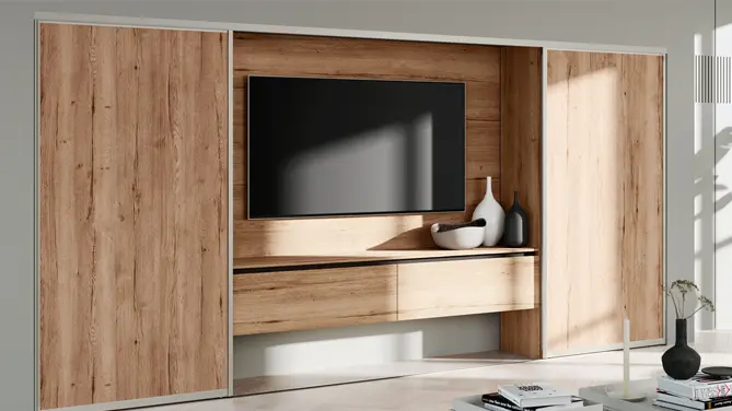 Gleittür in Holz Structura die eine Fernsehwand verstecken kann.