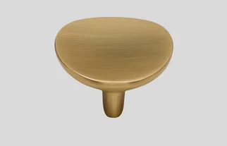 Metallknopf 813 in Gelbgold - oval geformt mit matter Oberfläche.