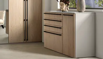 Moderne Kommode in Vollansicht als stilvolles Beimöbel für das Schlafzimmer