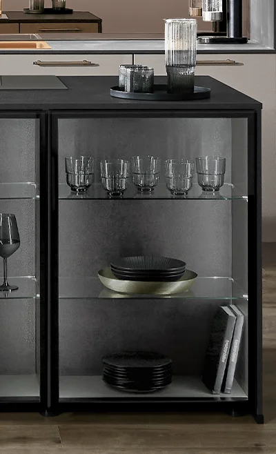 Die Glasvitrine Air verbindet Eleganz mit Transparenz und bietet stilvolle Präsentationsflächen in modernem Design.